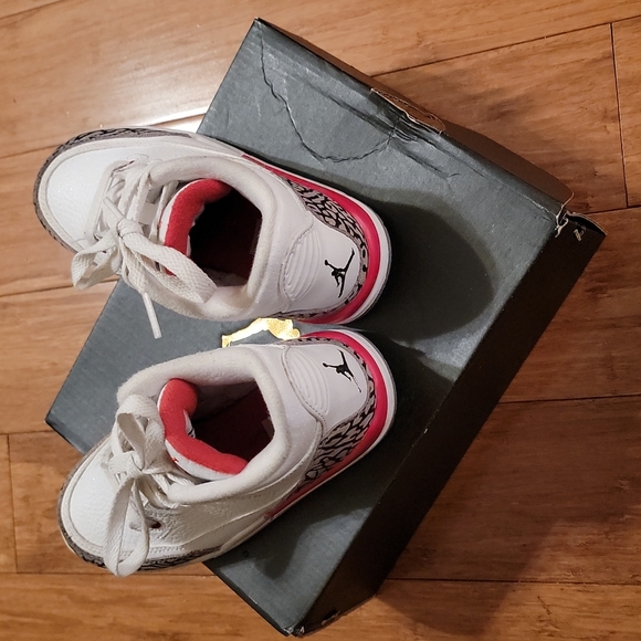 Jordan 3s - Picture 3 of 4